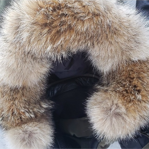 CMFR Women’s Down Parka with Coyote Fur Trim – Size XS
Rated for -30°C - Picture 9 of 16